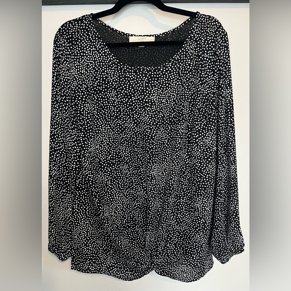 LOFT PLUS Mixed Media Twist Front Top